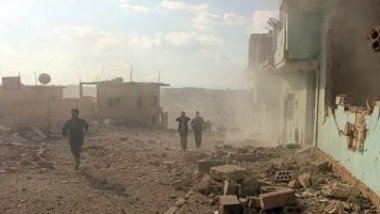 Humus'ta askeri üslere intihar saldırıları