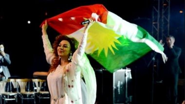 Lüblanlı sanatıçıdan Kürtçe performans