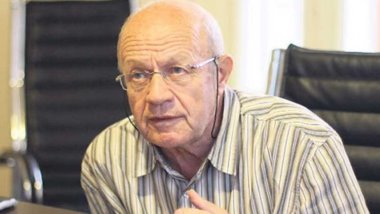 İsmail Beşikçi: Tüm Kürdler 'O Bayrak inmeyecek' demeli