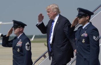 Trump'ın mikrofonu açık kaldı, basınla ilgili sözleri gündeme oturdu