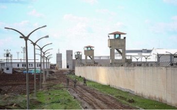 17 Firari mahkum vuruldu