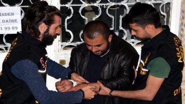 Elele yürüyen çifte saldıran zanlı yakalandı