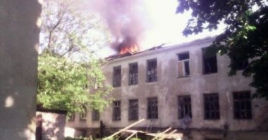 Hastane ve okula top mermisi isabet etti, yaralılar var