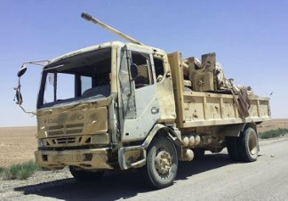 FOTOGALERİ/ IŞİD'liler uçaklara hedef olmamak için araçlarını bırakıp kaçıyor