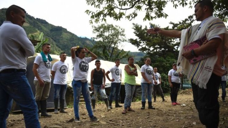 Kolombiya'da hükümet, silah bırakması için FARC'a ek süre verdi