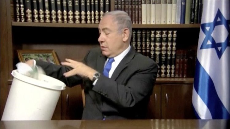 Netanyahu Hamas'ın yeni siyaset belgesini çöpe attı!