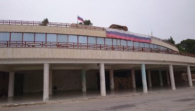 Rus askerleri Afrin'deki üslerini boşalttı