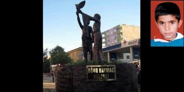 Uğur Kaymaz Heykeli kayyım tarafından kaldırıldı