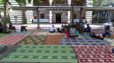 Nebi Camiine rağbet