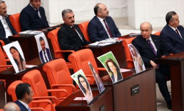 HDP’li iki vekil hakkında yakalama kararı