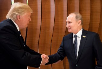 Putin ile Trump ilk kez yüz yüze görüştü