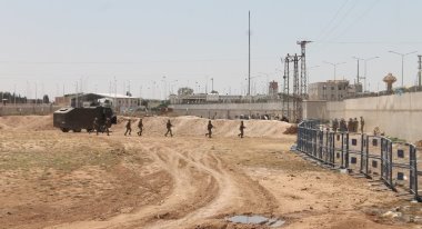 Türkiye Efrin'i bombaladı: 5 ölü, 15 yaralı