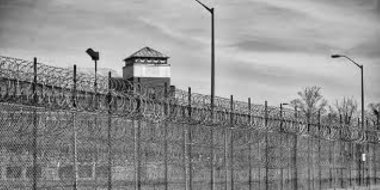 Tutuklu ve gardiyanlar arasında çatışma: 37 ölü, 14 yaralı