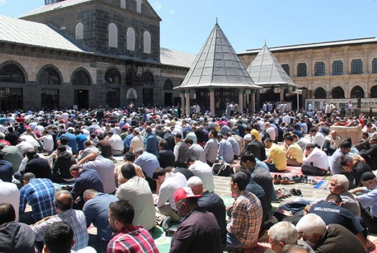 "İmamlar Kürtçe hutbe okumaya korkuyorlar"