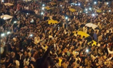 İran, referandum sonucunu kutlayanları tutukluyor