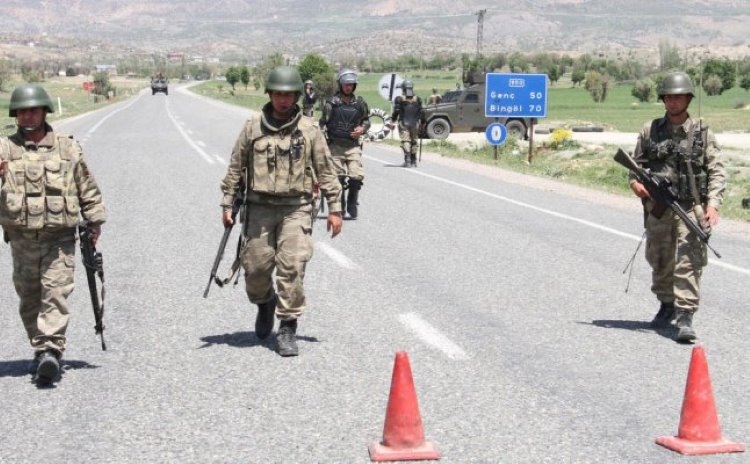 Lice'de helikopterden ateş açıldı, yaralılar var