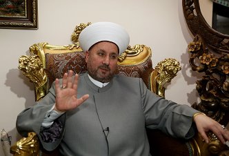 Irak Müftüsü Rafi Er Rifai, Irak'ın İran'a teslim olduğunu ifade ederek,Kürtler,zulüm sonucu referanduma gitti