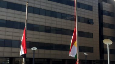 Bayraklar yarıya indi