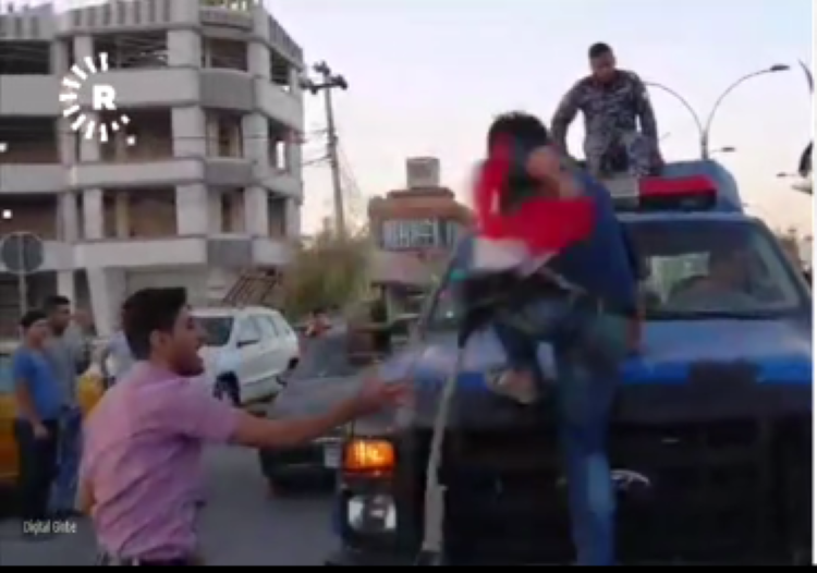 "Ben sadece bir bayrağı indirdim, Kürt gençleri çok daha fazlasını yapabilir!"
