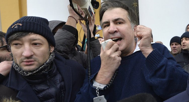 Saakaşvili yanlıları, Kiev'in merkezindeki Oktyabrskiy Sarayı'nı ele geçirdi
