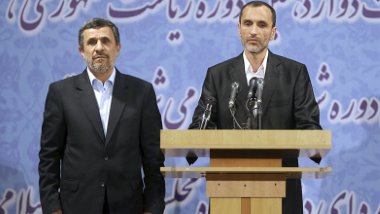 Ahmedinejad'ın yardımcısına hapis ve kırbaç cezası