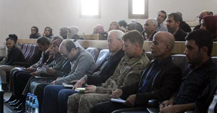 ABD Ve Koalisyon Askerleri, Menbiç’te Toplantı Düzenledi,Buradayız Menbic'teyiz, çekilmiyoruz