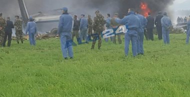 Cezayir'de askeri uçak düştü: 100 ölü