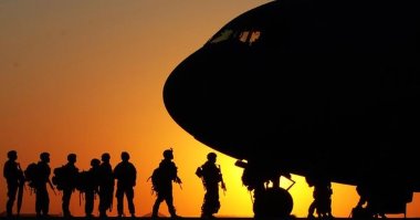 Askeri kargo uçağı düştü: 5 ölü