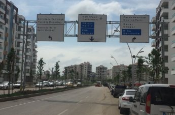 Diyarbakır'da kaldırılan Kürtçe tabelalara ilişkin Belediyeden açıklama