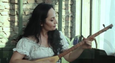 Kürt sanatçı Ayfer Düzdaş'a konser yasagı