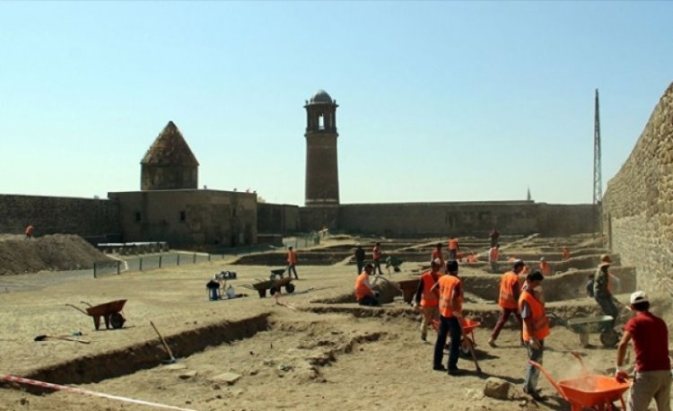 Erzurum Kalesi'nde 150 yıllık patlamamış fünyeler bulundu