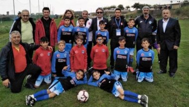 Kürt ilinin U13 takımı, Barcelona'da 200 takımlı turnuvada şampiyon oldu