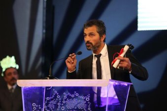 Mardinli oyuncu,Feyyaz Duman Duhok Film Festivali’nde En İyi Erkek Oyuncu ödülünü aldı