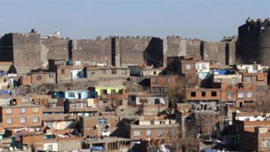 Diyarbakır'ın kalbi Sur'da 5 bin yıllık su akan kanal ve kanala ulaşan tünel tespit edildi