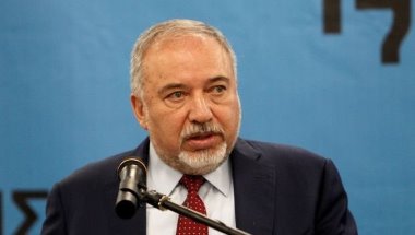 İsrail Savunma Bakanı Avigdo Lieberman istifa etti
