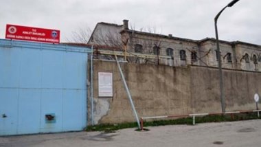 70 yaşındaki hasta tutuklu,Mardin dogumlu İbrahim Akbaba, cezaevinde ifade verirken hayatını kaybetti