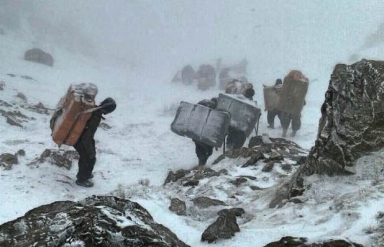  İran rejimi yine Kürtlere saldırdı bir kolber daha hayatını kaybetti