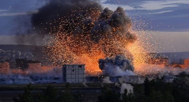 Koalisyon güçleri, Suriye ordusuna havadan saldırdı 