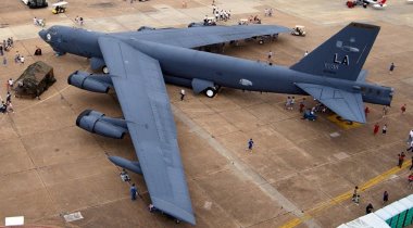 ABD nükleer bombardıman uçağı Rus sınırında!