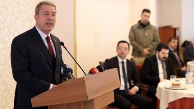 Hulusi Akar'dan Fırat'ın doğusu'nda, Menbiç'te belirsizlikler var