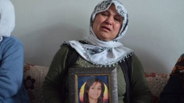 Kızı intihar eden Ayten'in gözü yaşlı annesi: Benim ciğerim yandı, başkalarının yanmasın