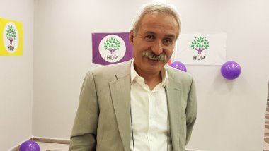 Diyarbakır'ın HDP'li Büyükşehir Belediye Başkanı mazbatasını aldı