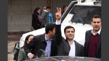 İmamoğlu mazbatayı aldı; Ahmet Şık, Demirtaş’ın fotoğrafını paylaştı
