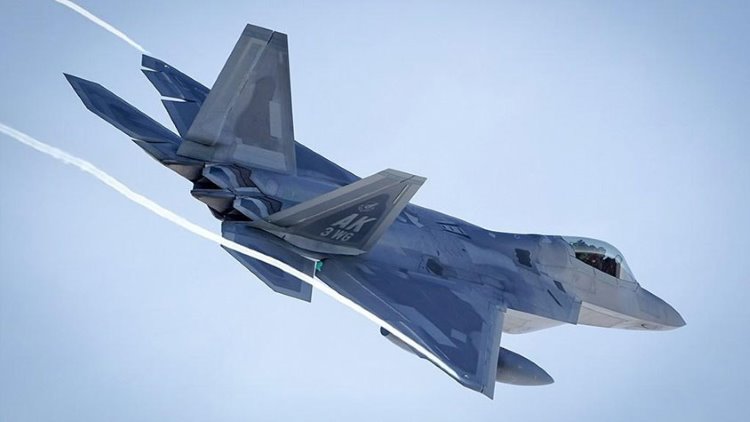 ABD ilk kez Körfez'e F-22 Savaş uçakları gönderdi