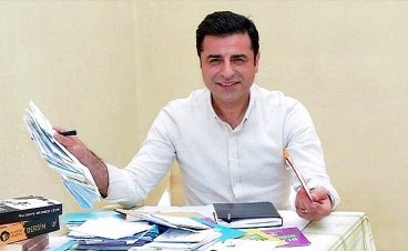 Selahattin Demirtaş'tan esprili cezaevi tavsiyeleri: Ola ki tutuklanırsanız...
