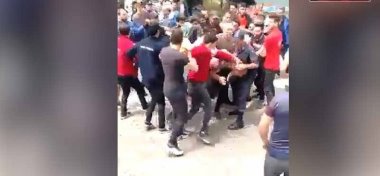 Trabzon'da 'Kürdistan' yazılı atkı taşıyan turistlere linç girişimi!