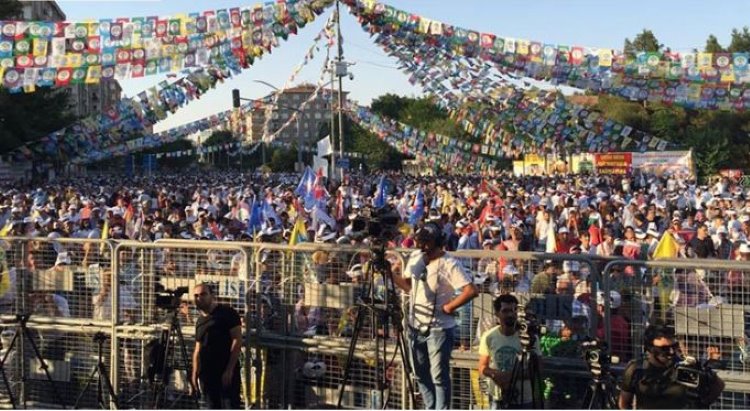 HDP'den Diyarbakır'da 'Demokratik çözüm' mitingi