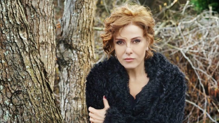 Zuhal Olcay'a Erdoğan'a eliyle hareket cezası