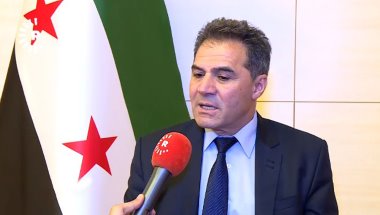 Kürtlere hakaret eden Suriyeli faşist muhalefet liderine sert yanıt