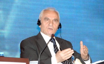 Eski Dışişleri Bakanı "Türkiye, Kürt sorununu halının altına sürerek üstesinden gelemez" 